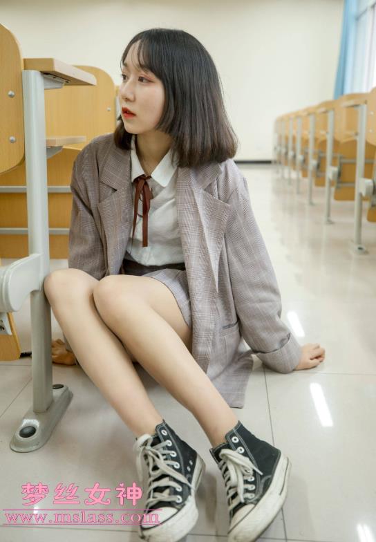 刘诺 教室校服控梦丝女神写真资源合集下载