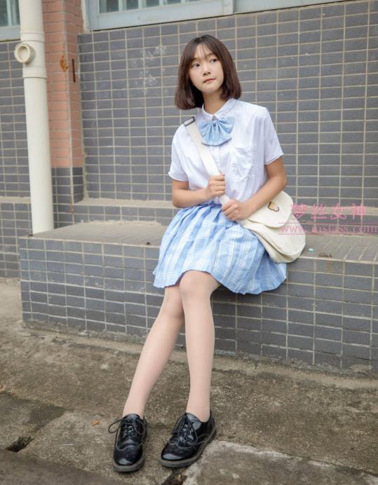 洛洛 校服萝莉控 写真图包合集资源下载