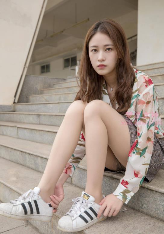 魏婷婷 丝袜长腿美女写真资源套图合集下载【3套】