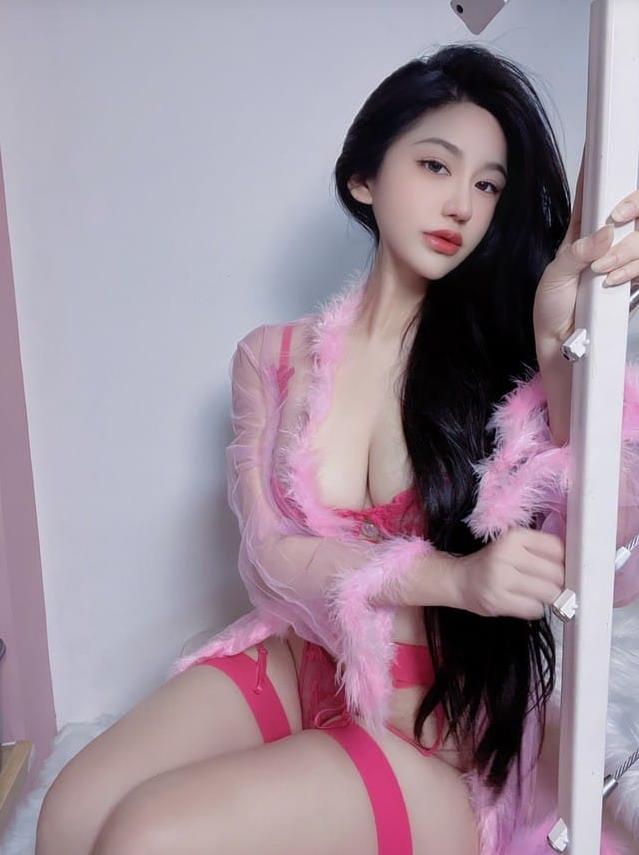 亚亚亚振/亚亚亚辰 丰满肥臀福利写真资源及视频合集下载