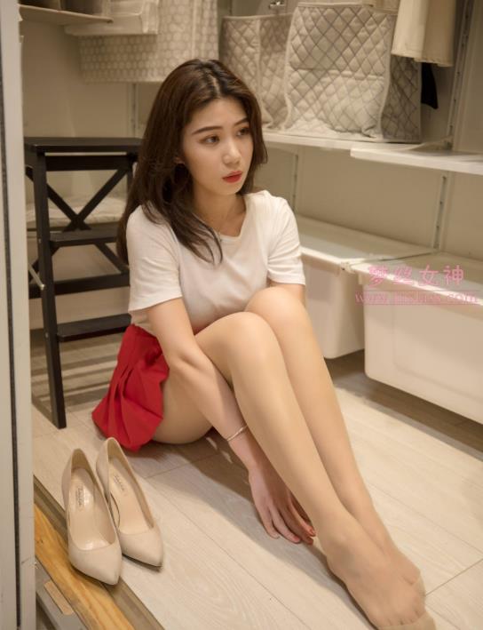 媛媛 长腿肉丝福利写真资源合集下载