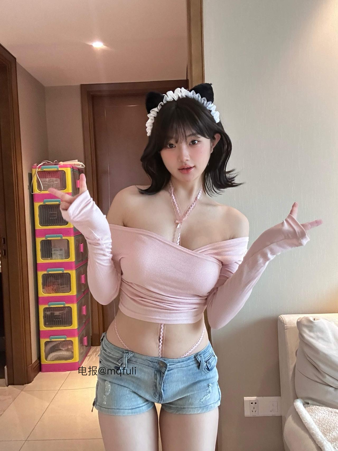 张洛洛 软萌系白丝萝莉岛遇写真图包及视频合集下载