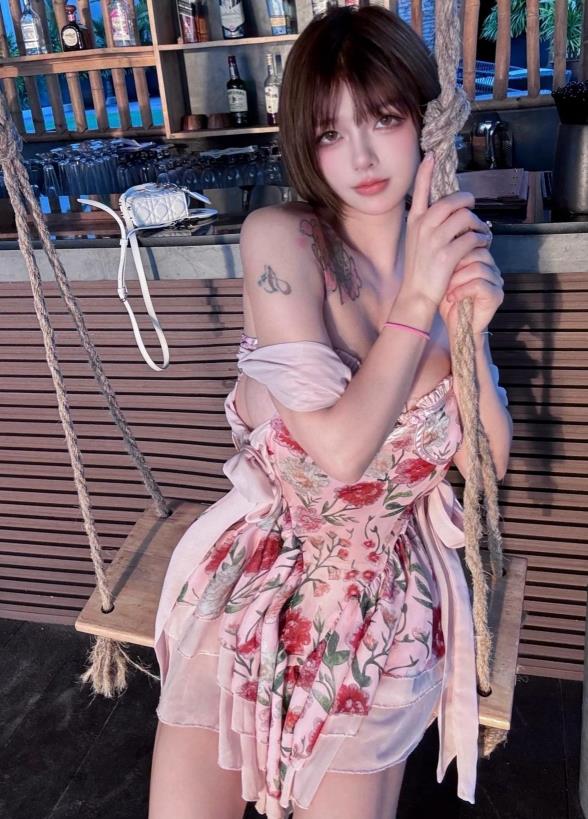 知一呐/哎呀一一 觅圈及微博日常写真资源合集下载