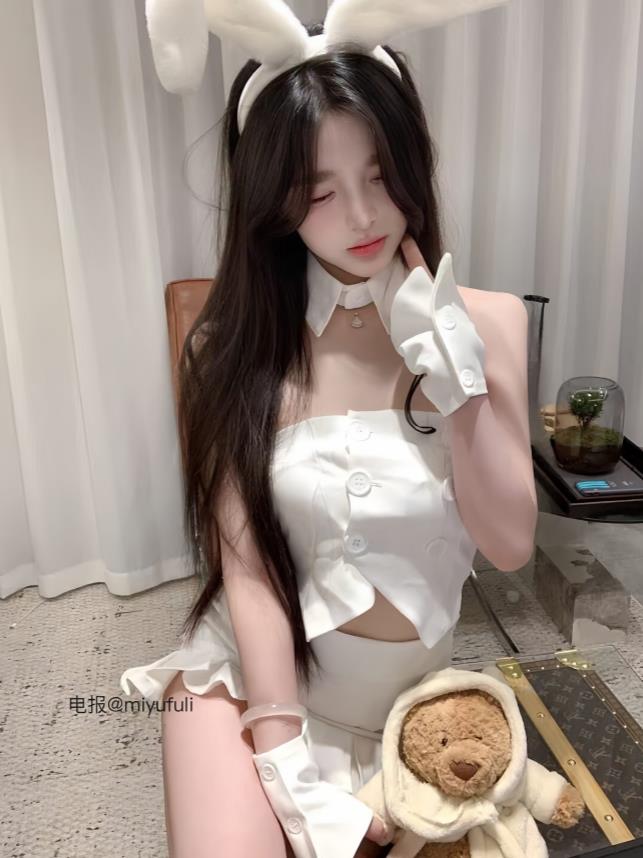 小m 岛遇写真图片及视频合集下载